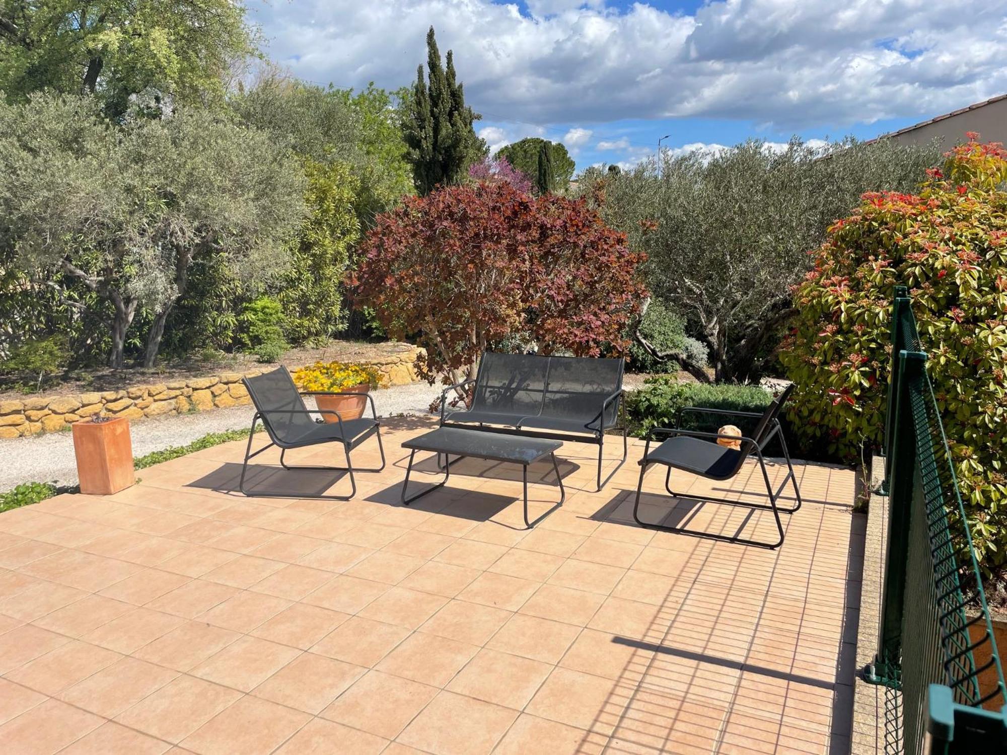 Studio Charmant Avec Terrasse Lançon-Provence Exterior foto